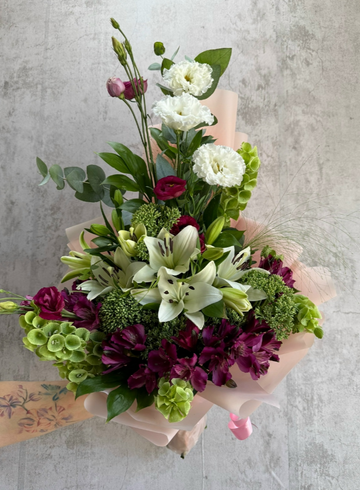 Букет из нежных лилий, альстромерии и эустомы от интернет-магазина цветов в 