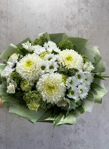 Сборный букет с хризантемами от интернет-магазина цветов в 