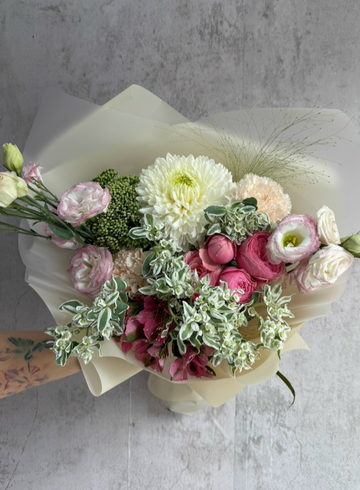 Сборный букет из эустом и хризантемы от интернет-магазина цветов в 