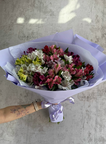 Монобукет из разноцветных альстромерий! от интернет-магазина цветов в 