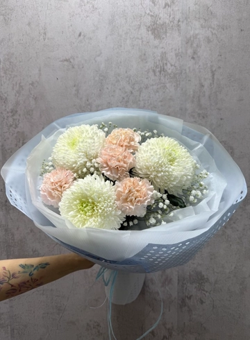 букет из хризантем и гвоздики от интернет-магазина цветов в 