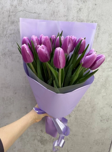 Моно букет с тюльпанами от интернет-магазина цветов в 